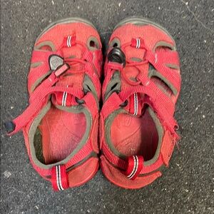 Keen Red Sport Sandals with Closed-Toe Design